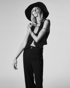 Anja-Rubik-Zara-SS20-05.thumb.jpg.a9a92de5b14e54a239f9cf5383679b92.jpg