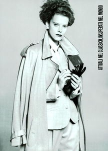 Barbieri_Vogue_Italia_July_August_1985_07.thumb.png.69b1a995d9e811354df919c26375ab9f.png