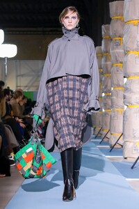 Beautiful-People-RTW-FW20-Paris-1105-1583080397.thumb.jpg.16836afd44f0108b88ebdaf555955ea7.jpg
