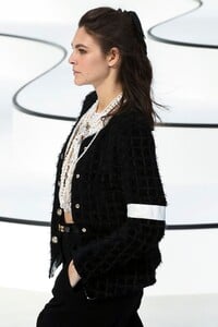 Chanel-RTW-FW20-Paris-3471-1583233515.jpg