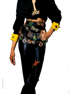 Chic_Raider_Demarchelier_Vogue_Italia_September_1991_04.thumb.png.ad8a60b29a136ad064c9deecb6654795.png