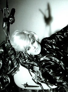 Chic_Raider_Demarchelier_Vogue_Italia_September_1991_05.thumb.png.54488a27f2ce933ed2a00decaa7890e0.png