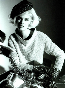 Chic_Raider_Demarchelier_Vogue_Italia_September_1991_10.thumb.png.1d7ca3a1c8a521d94494c4224e938d91.png