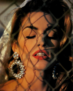 Comte_Vogue_Italia_June_1992_01.thumb.png.d14511b9fc9900305a1940876412c47b.png