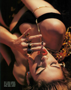Comte_Vogue_Italia_June_1992_04.thumb.png.1efc9e2700919916542c8f60da3c1b19.png