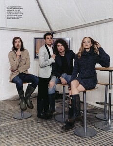 Day_Vogue_UK_October_2005_13.thumb.jpg.1d71fc2a76c404460b07a7a34b15ce4d.jpg