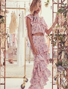 ELIE-SKIRT.thumb.jpg.7c635b8be6c6362fbc2b390ef0abaebb.jpg