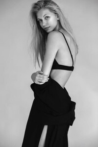 Emily-4.thumb.jpeg.db51b8396a6a95be2f9dab19eb0149e0.jpeg