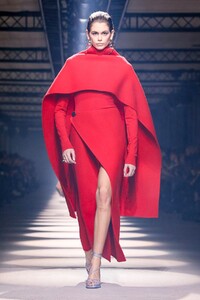 Givenchy-RTW-FW20-Paris-2036-1583095277.thumb.jpg.43ff80b30d59fe9b9d7b70bc0f12a8e3.jpg