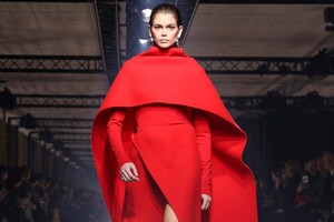 Givenchy-RTW-FW20-Paris-2038-1583095280.thumb.jpg.6f3416f5f1c31c691828741ce288bb58.jpg