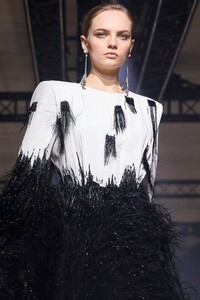 Givenchy-RTW-FW20-Paris-2312-1583095725.thumb.jpg.68efa5a1b63fa57de692fbe87110a6ba.jpg