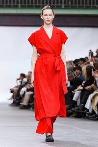 Issey-Miyake-RTW-FW20-Paris-0132-1583058764.thumb.jpg.c9d8cda52c2d8c5f65206e9667dc7419.jpg