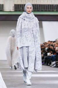 Issey-Miyake-RTW-FW20-Paris-0447-1583059219.thumb.jpg.1e5ede0823fbfac18fea234a09678c64.jpg