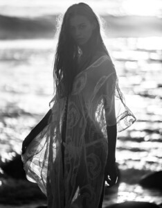 Janaina-Reis-by-Shaun-Guckian-1.thumb.jpg.d07b95892eb515b33f0b409d013b8c6d.jpg