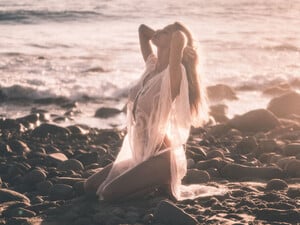 Janaina-Reis-by-Shaun-Guckian-2.jpg