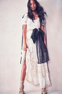 KENNEDY-DRESS-WHITE-6.thumb.jpg.d8ef7661cab9955bf66f0fa430585dd9.jpg