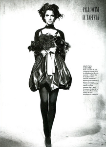 Lindbergh_Vogue_Italia_July_August_1987_04.thumb.png.9bfcb80820e027203c37a38d5d29e544.png