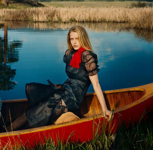 MIU-MIU-Fall-Winter-2019-Campaign-19-photography-Eddie-Wrey.thumb.jpg.dd1936e0148c7ba2bdfb01e1c261c372.jpg