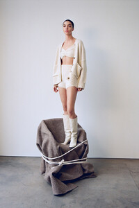 Mariacarla-Boscono-ZARA-SS20-04.thumb.jpg.88bde26f49633677786dff6f54d114c1.jpg