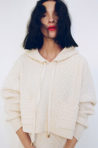 Mariacarla-Boscono-ZARA-SS20-07.thumb.jpg.8f118796b81412d6f655c869c4c0fa2c.jpg