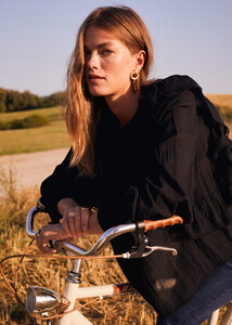 Mathilde-Brandi-Mango-FW19-19.thumb.jpg.fabef289a41278e1c0f5ebadf8a5d31e.jpg