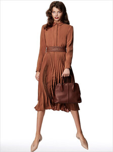 Max-Mara-Studio-SS20-Giampaolo-Sgura-19.thumb.jpg.c50fa55c5081181649fbe24b79e1c63e.jpg