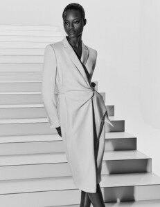 Mayowa-Nicholas-MAX-MARA-FW19-02.thumb.jpg.b1163bfc1eb8ee5dd6dac4d3f0a6ca30.jpg