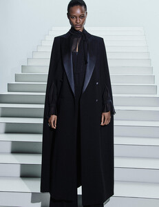 Mayowa-Nicholas-MAX-MARA-FW19-03.thumb.jpg.542674b1d6f41f631db5fdd25572e2ac.jpg