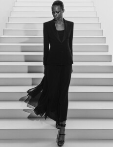 Mayowa-Nicholas-MAX-MARA-FW19-08.thumb.jpg.771dfe77710658f4a38995103d88bd72.jpg