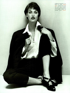 Meisel_Vogue_Italia_September_1991_04.thumb.png.aded412d847c2a829ae6ed2ce1a4f2bc.png