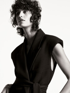 Mica-Arganaraz-ZARA-Scenes-04.thumb.jpg.83f7431dd37be9c2f27a70e9c742f1fc.jpg