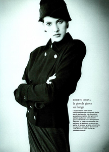 Nuovo_Versante_Testino_Vogue_Italia_July_August_1987_10.thumb.png.a263cdb4770ee4671b8ad6bc4bfb04d3.png