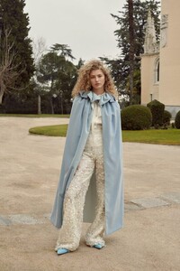 Olivia-Frolich-Vogue-Spain-Dorit-Revelis-5-683x1024.thumb.jpg.b1881a646a8e516dbb9fbda17fc1a954.jpg