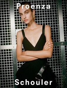Proenza-Schouler-SS20-Pierre-Ange-Carlotti-07.8ed22096f494.thumb.jpg.f80c78d8fd80d7c5d75d30bfcc5881e6.jpg