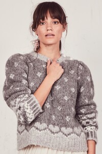 ROSIE-SWEATER-FEATHER-1.thumb.jpg.aec8c4f6f682b2215a94783b7b0ee403.jpg