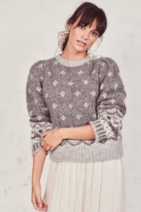 ROSIE-SWEATER-FEATHER-6.thumb.jpg.0487c8ae66a3dc36980e19db51559e0f.jpg