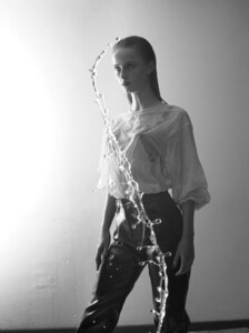 Rianne-Van-Rompaey-by-Mert-Marcus-for-RE-Edition-Magazine-Issue-11-14.thumb.jpg.d56d2a62abe2f28e3a0e44370bef7aed.jpg