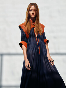 Sara-Grace-Wallerstedt-Sportmax-SS20-01.thumb.jpg.420cfad3a867a030f3306df0c1634f29.jpg