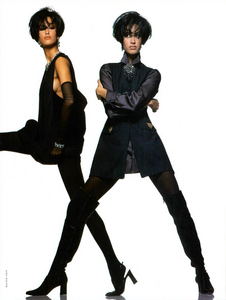 Sleeveless_Chin_Vogue_Italia_September_1991_06.thumb.png.a0aec45f5476c191a16d6093f6b1e08b.png