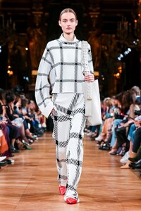 Stella-McCartney-RTW-FW20-Paris-0501-1583145140.thumb.jpg.e23ce38566b6b51a09c537eaaacfc995.jpg