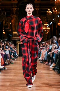 Stella-McCartney-RTW-FW20-Paris-0687-1583145298.thumb.jpg.63d974f327c71da787c470c981f6f7c8.jpg