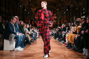Stella-McCartney-RTW-FW20-Paris-0693-1583145301.thumb.jpg.2484adcb2340483214dc1b6891f196a1.jpg
