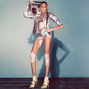 Steve-Madden-x-Winnie-Harlow-SS20-02.thumb.jpg.26e6576cad5e872a89f8836542e7ac70.jpg