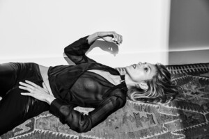The-Edit-June-23-2016-Iro-Anja-Rubik-by-Chris-Colls-06.thumb.jpg.775f226413de5a564000b3d3844a9556.jpg