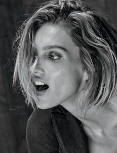 Vogue_Mexico_-_Febrero_2017-1111.thumb.jpg.59eb2388f50af77e3156f3013e3deebd.jpg