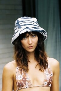 Wave-Bucket-Zebra-1-lifestyle.jpg