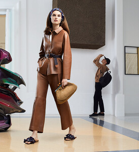 Weekend-Max-Mara-SS20-06.thumb.jpg.1046d9c42e6a64084de6f76b73d32a08.jpg