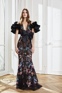 Zuhair-Murad-Fall-2020-credit-Thomas-Nutzl-00019.thumb.jpg.a2fb95250b590e33b162a2531eecba86.jpg