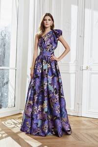 Zuhair-Murad-Fall-2020-credit-Thomas-Nutzl-00026.thumb.jpg.a17b8291c95965db456b01d2e39e5142.jpg