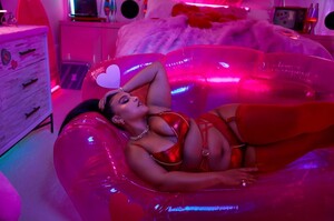 adam-selman-for-savage-x-fenty-spring-2020-ad-campaign-the-impression-00375ab4aeeeadcda81641c14cf0ecbe121_thumb.jpg